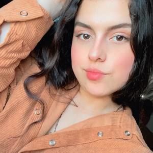 Meet your Posher, Yaneth